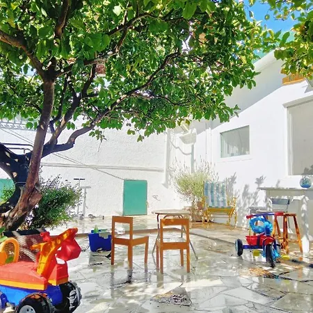 Lemon Tree Family House בית נופש Vrahati