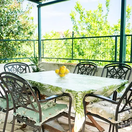 Сasa de vacaciones Lemon Tree Family House Vrahati